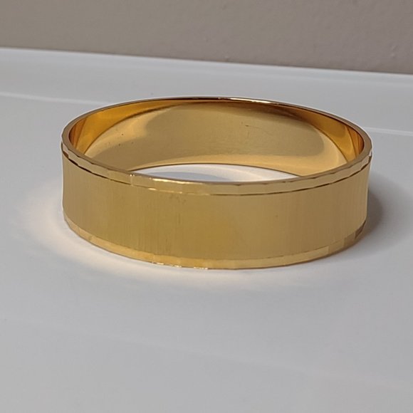 Vintage Monet Gold Tone Metal Bangle - Picture 2 of 12